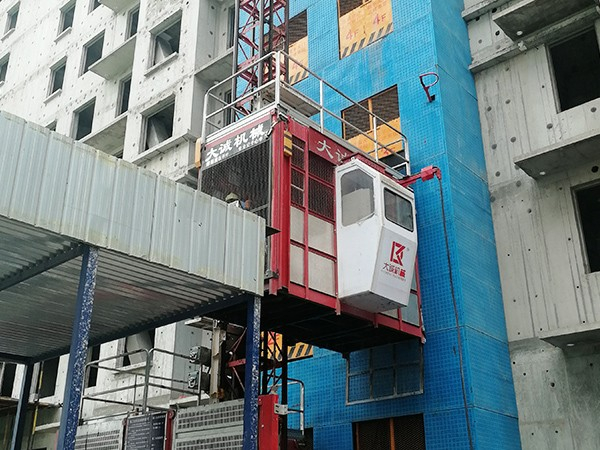 山西三建使用大誠(chéng)機(jī)械施工升降機(jī)、物料提升機(jī)案例