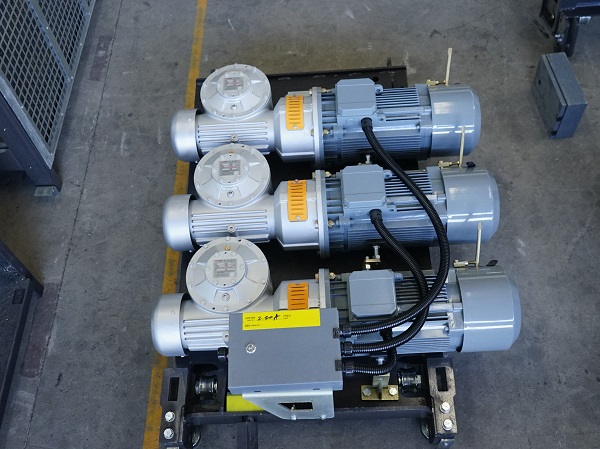 施工升降機(jī)使用的普通電機(jī)與變頻電機(jī)區(qū)別有哪些？