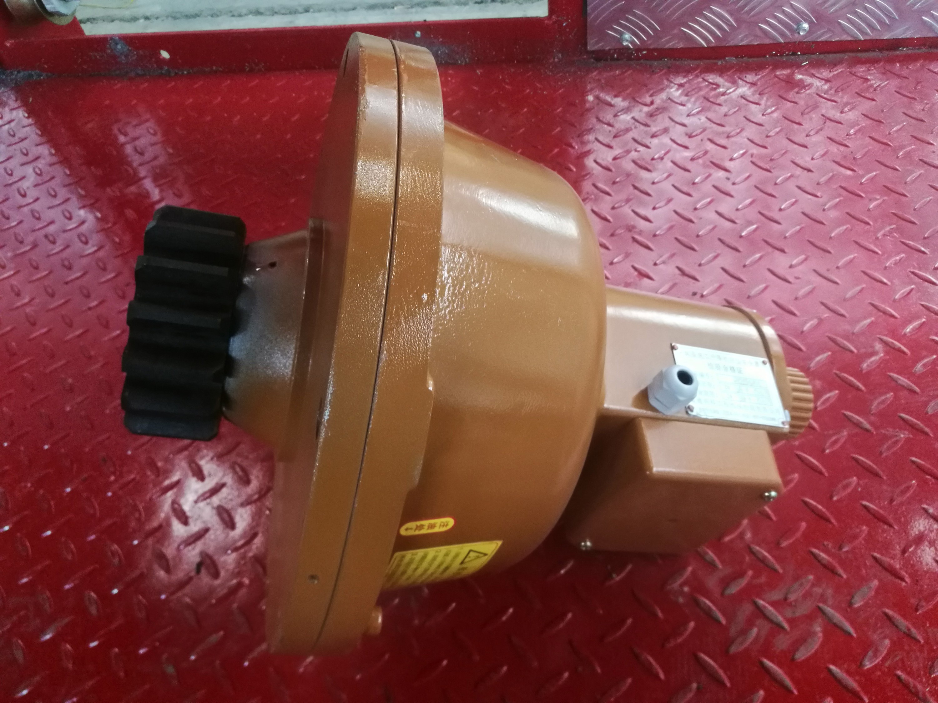施工電梯配件專業(yè)廠家，防墜安全器的安全使用