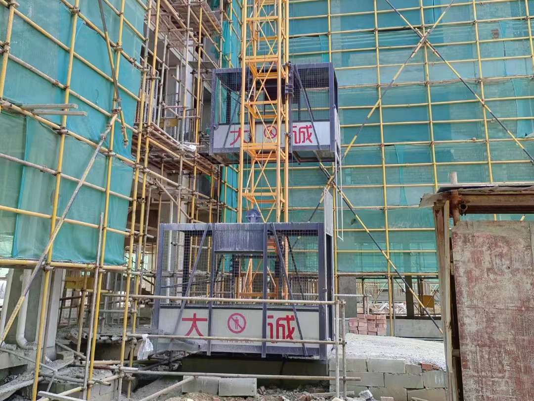 鋼絲繩物料機(jī)在建筑領(lǐng)域中有哪些具體應(yīng)用案例？